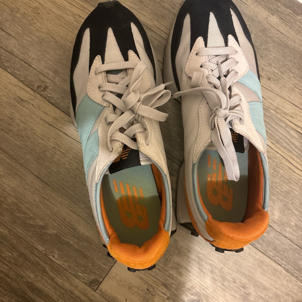 New balance shoes size:9. I don’t wear them